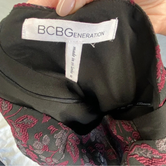 BCBG Short  jacquard cocktail short dress axial strap is embroidered size 6 - Picture 15 of 16